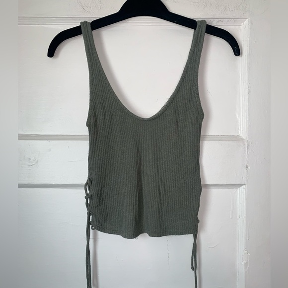 Urban outfitters green ribbed crop top size‎ small - Picture 1 of 7